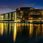 Picture-of-the-EU-Parliament at night