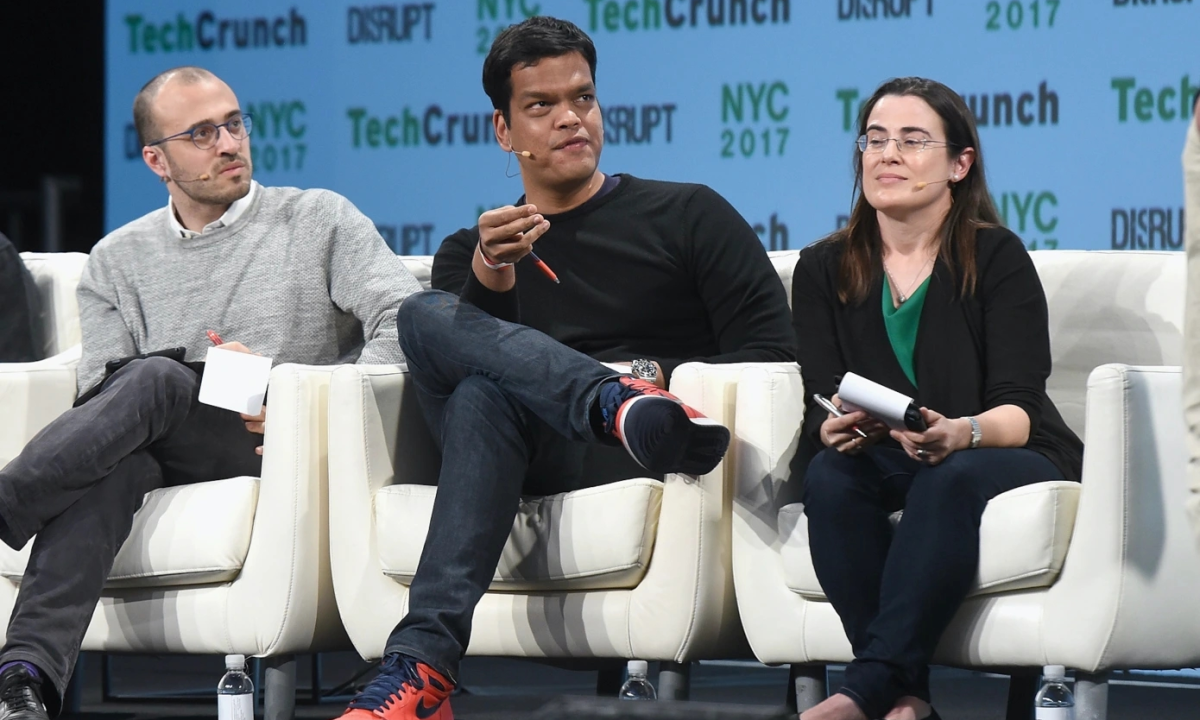 Sriram Krishnan (center)