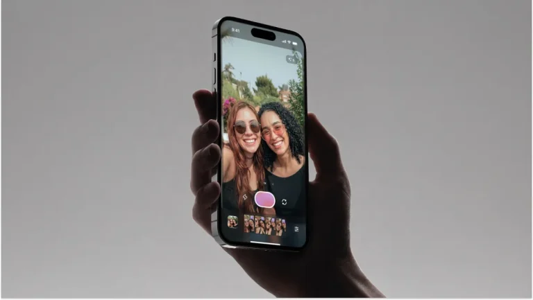 Superpose app on smartphone screen